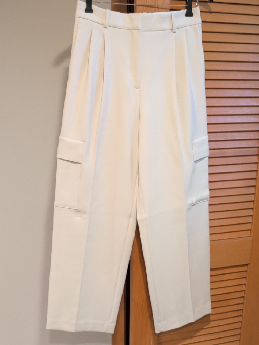 Aritzia Babaton Cream Wide-Leg Cargo Trousers